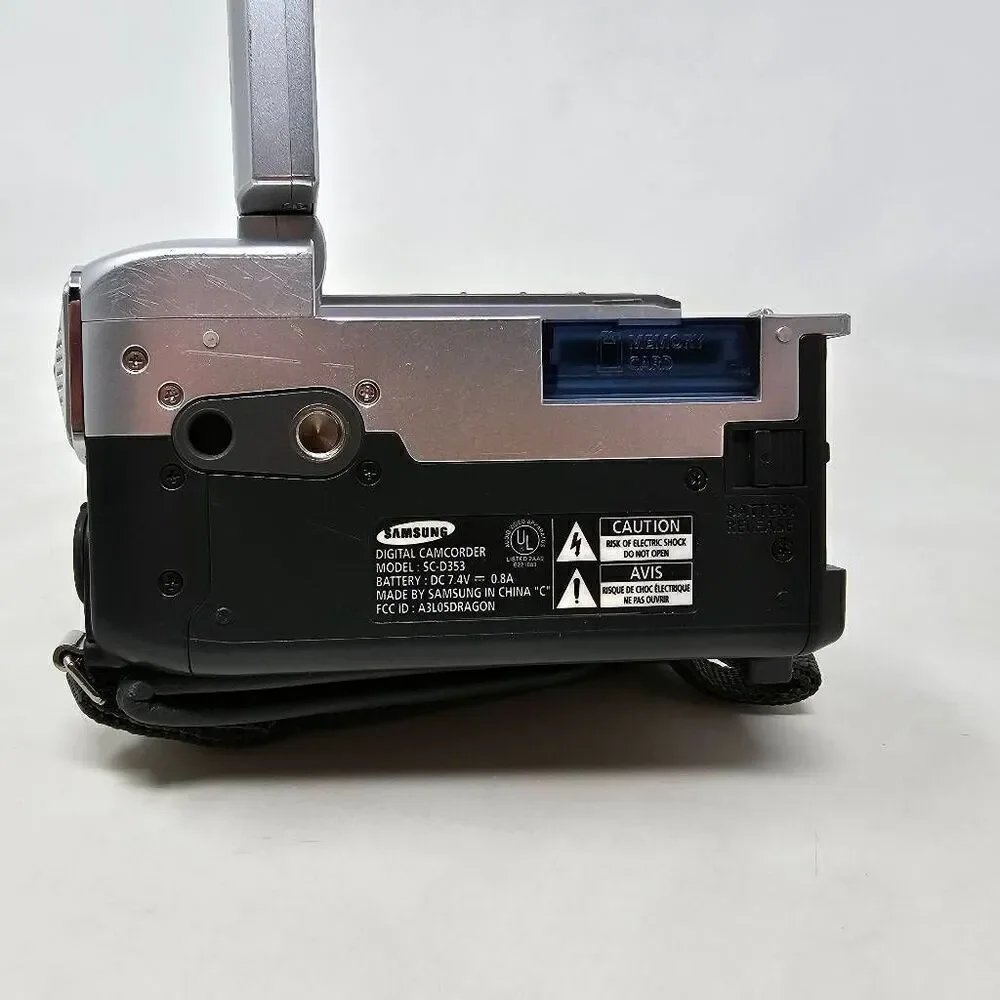 SAMSUNG SC-D353 MINI DV CAMCORDER 20X OPTICAL ZOOM NO BATTERY UNTESTED FOR PARTS